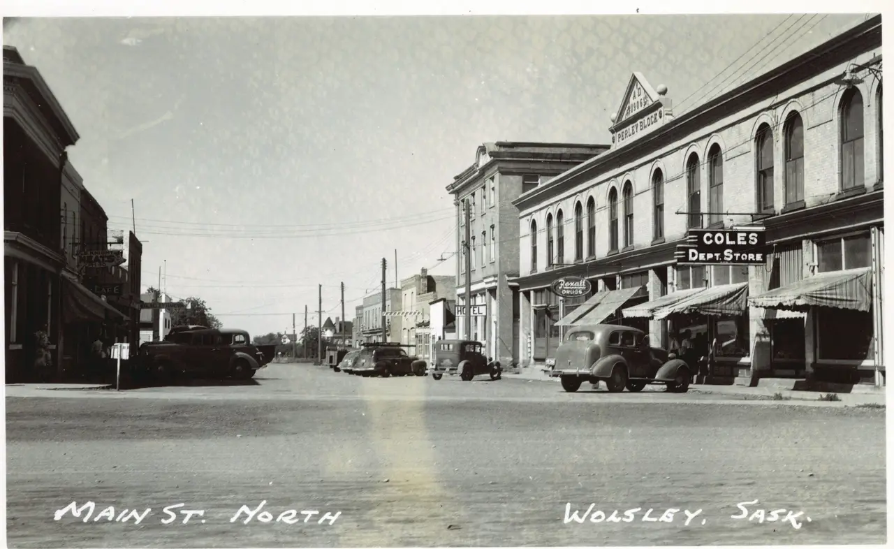 Main Street North with the Perley Block and Coles Dept. Store, about 1940